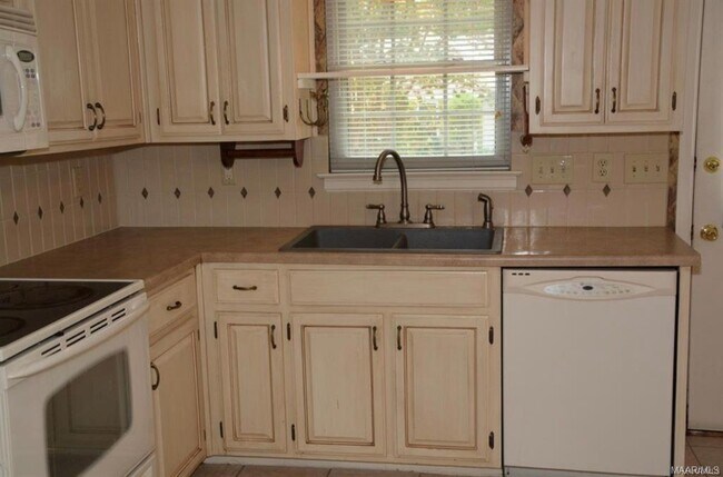 Building Photo - 1952 Woodrun Dr