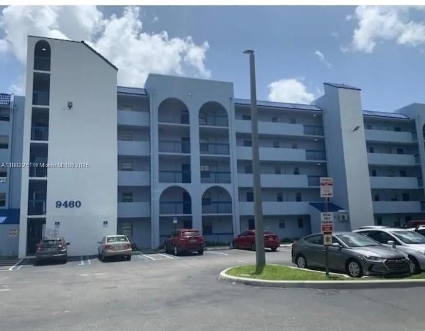 Building Photo - 9460 Fontainebleau Blvd