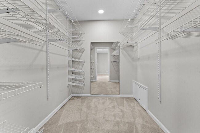 Building Photo - Updated 2-Story Home in Desirable Deerpath Subdivision - Available Immediately.