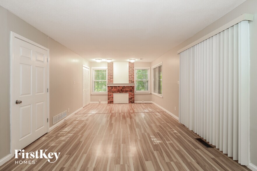 Building Photo - 2668 Royal Oak Ct