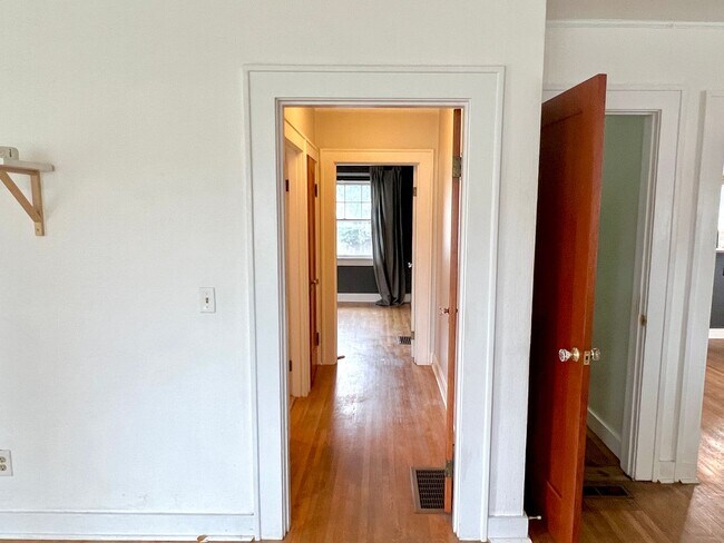 Building Photo - Charming Craftsman In The Heart Of Roseway Neighborhood