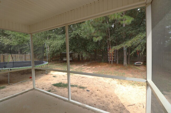 Building Photo - 1933 Lake Carolina Dr