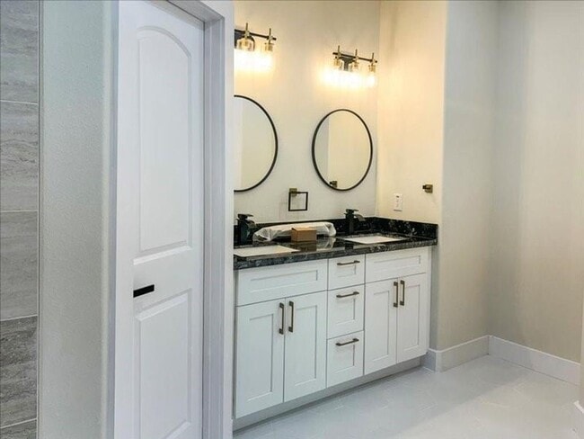 Building Photo - 4429 Sterling St