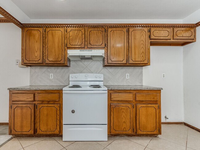 Building Photo - 3 Bed 2 bath!
