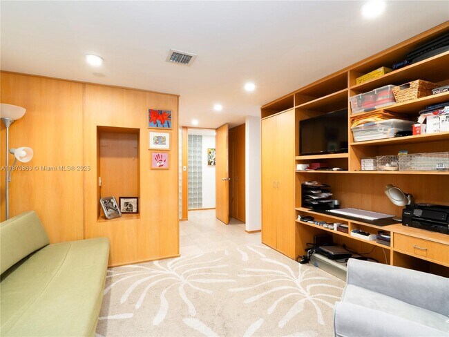 Building Photo - 101 Crandon Blvd