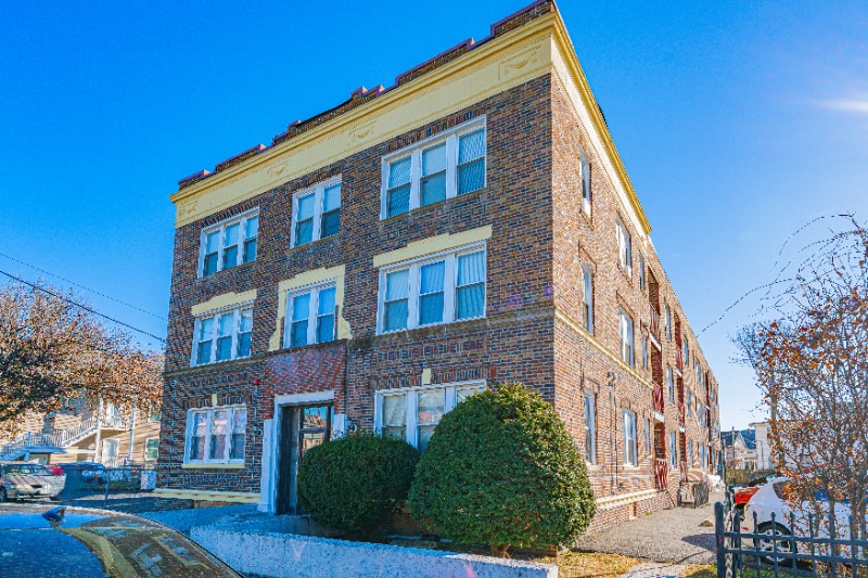 Building Photo - 22 Warren St