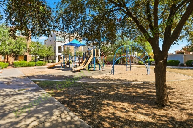 Building Photo - Modern Gilbert Lakeview Townhome in The La...
