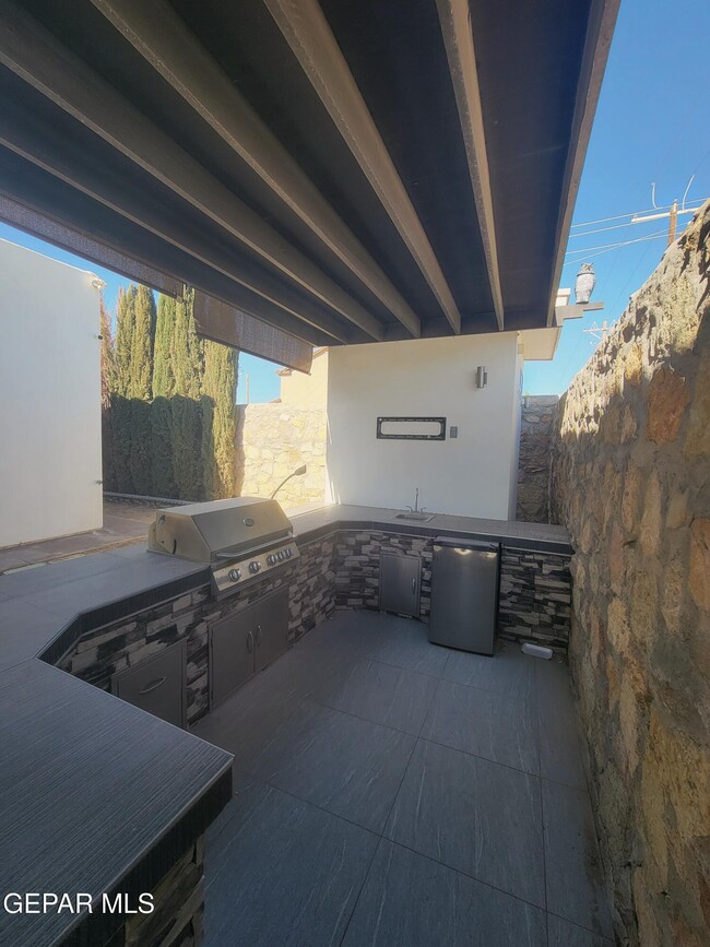 Building Photo - 244 Saltford Pl