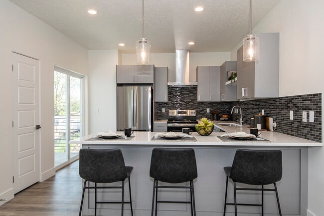 Building Photo - 516 Violets Cove Ln