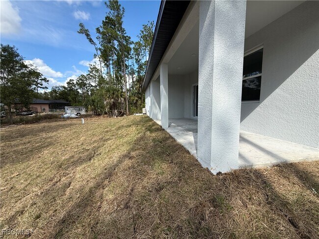 Building Photo - 106 Moore Ave