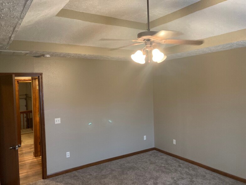 Building Photo - 502 Pepper Hill Dr