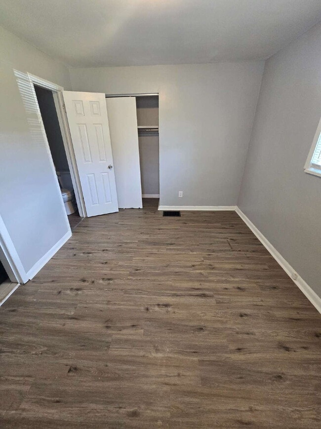 Building Photo - 452 S Napoleon Ave