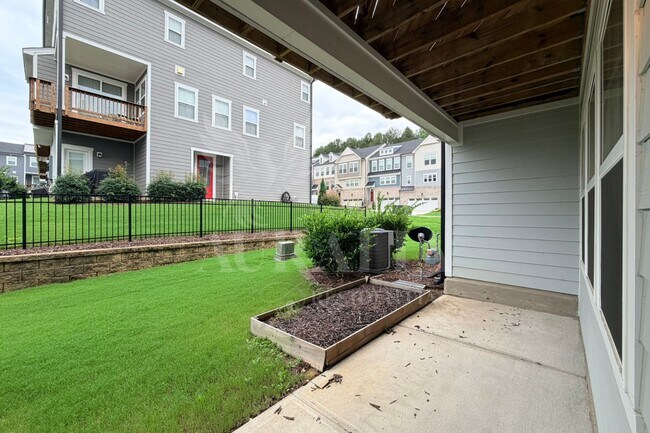 Building Photo - 829 Amley Pl