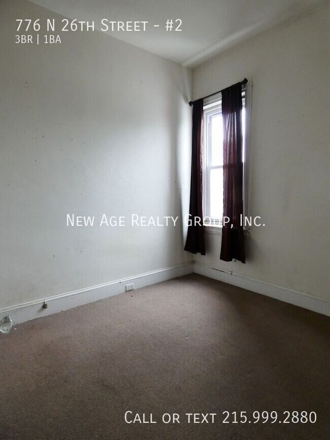 Building Photo - Bi-level apartment near the Art Museum!