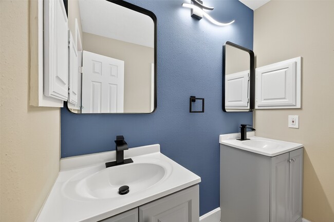 Building Photo - 2238 Sentinal Oaks St