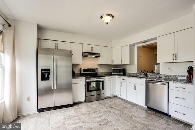Building Photo - 6212 Briar Ct