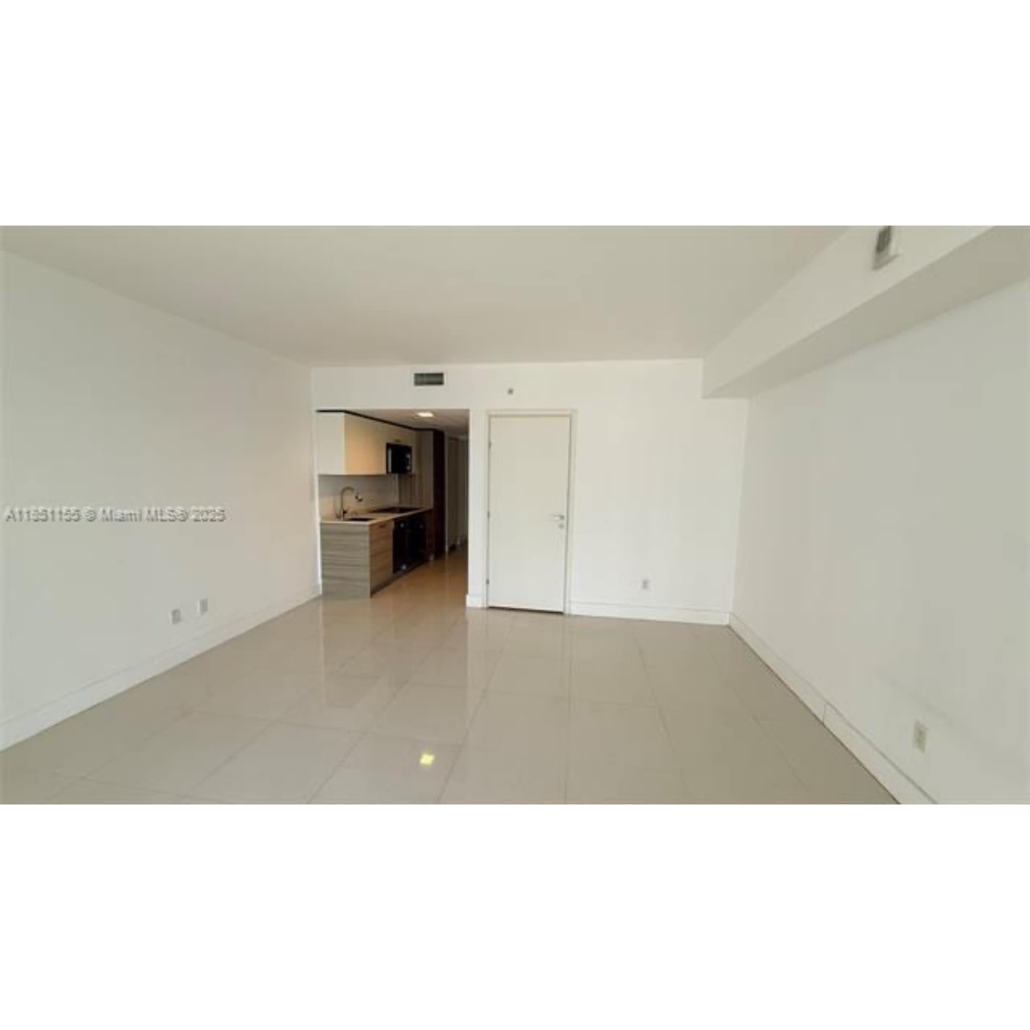 Building Photo - 1300 Brickell Bay Dr