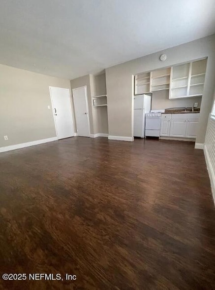 Building Photo - 810 2nd St N