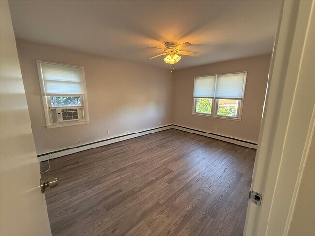 Building Photo - 215 Campagnoli Ave