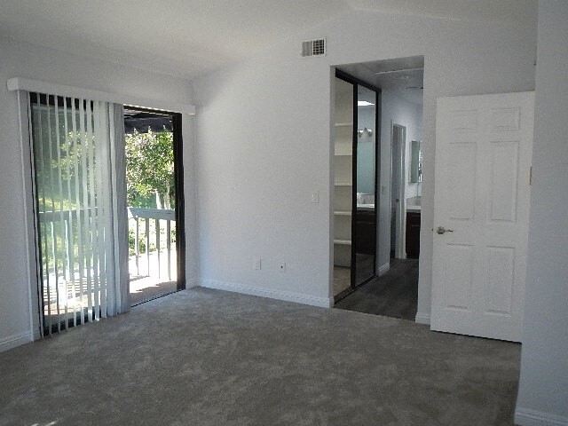 Building Photo - 166 Las Flores Dr