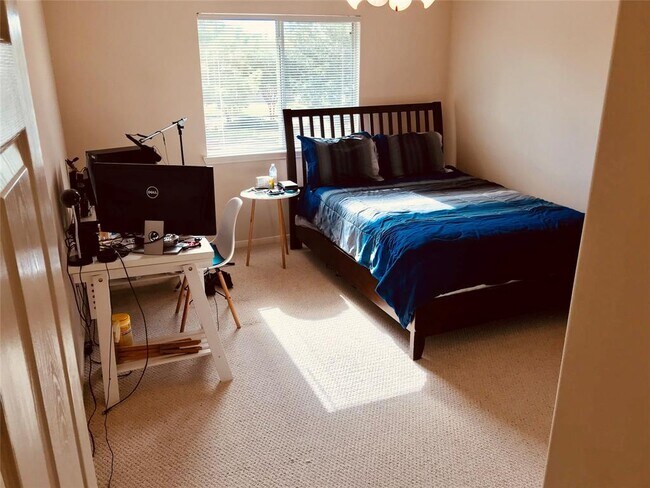 Building Photo - 2418 Slate Ridge Ln