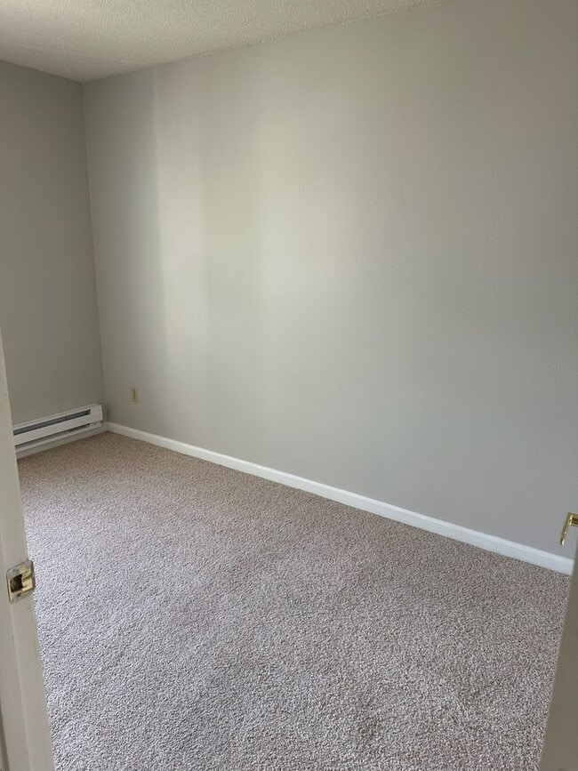 Building Photo - 619 Bowery St