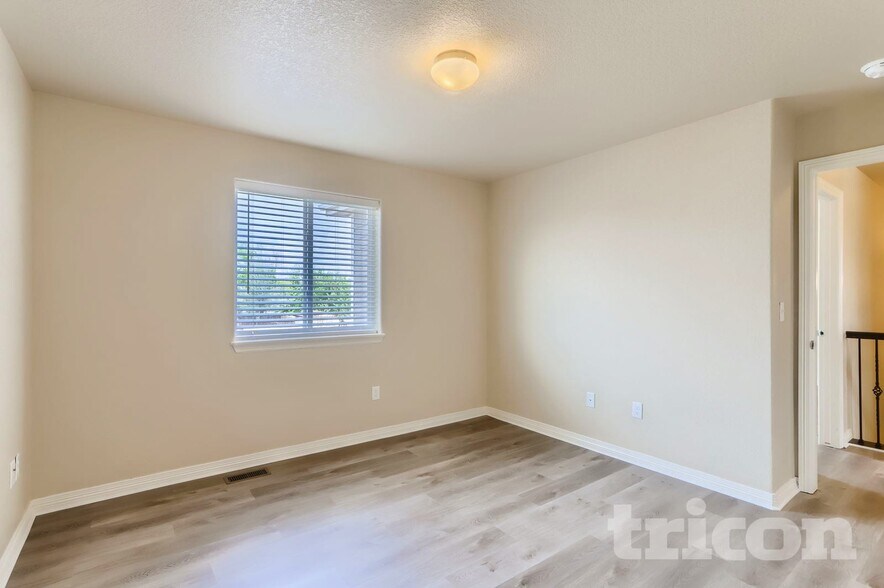 Building Photo - 688 Arches Ct