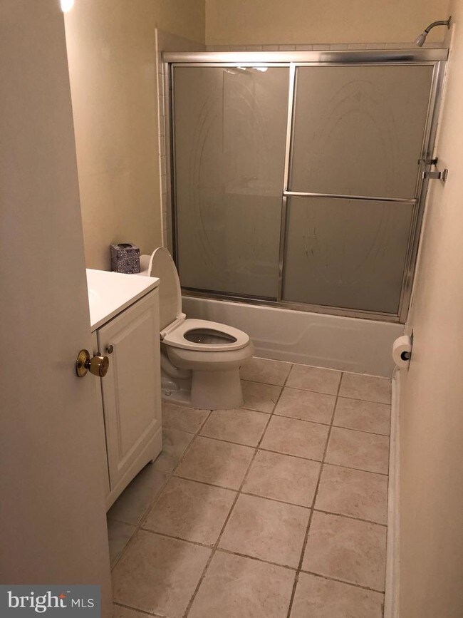 Building Photo - 1007 Yardley Commons