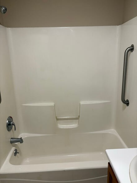 Building Photo - 97 Main St