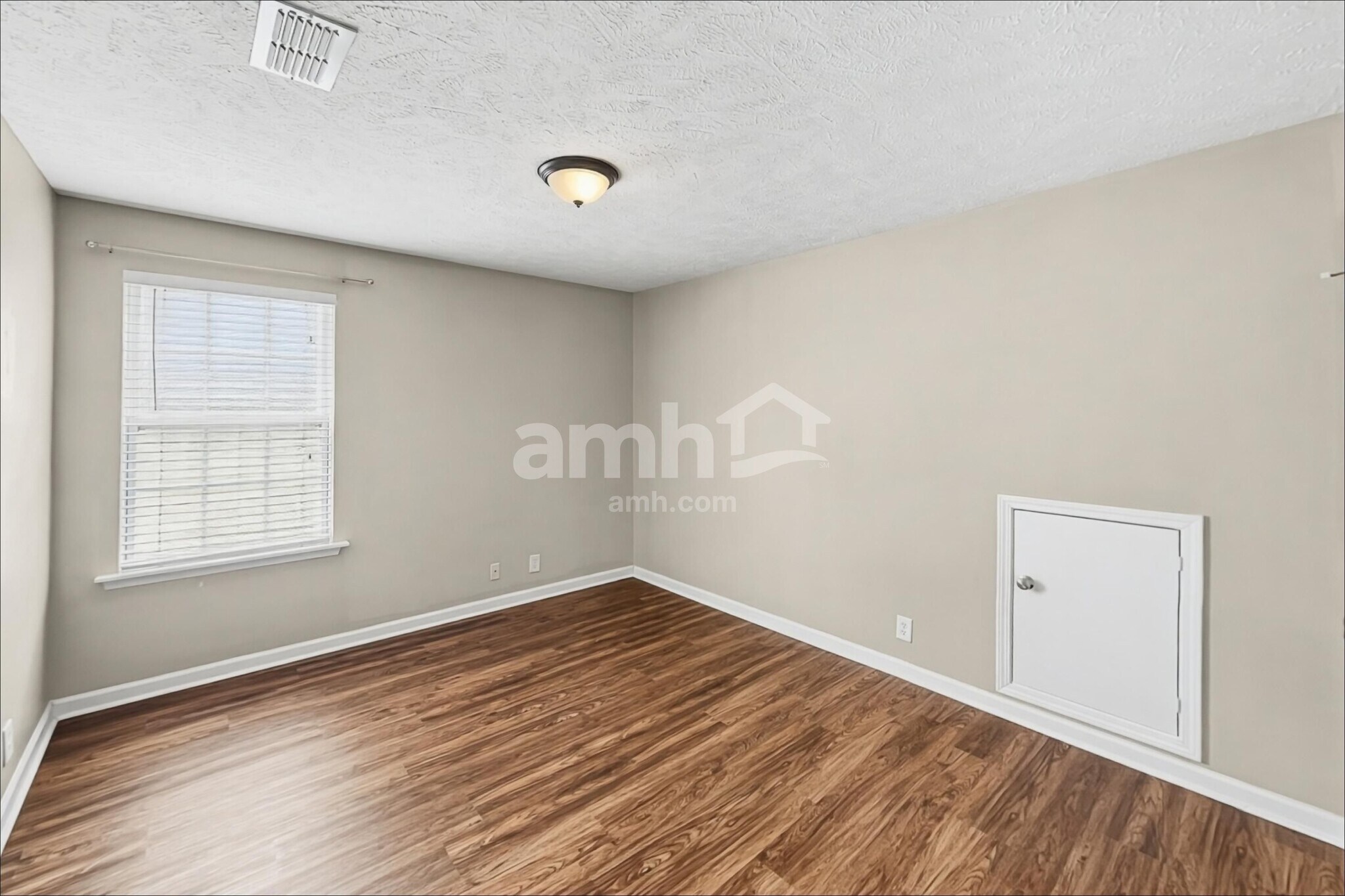 Building Photo - 2053 Leefield Dr
