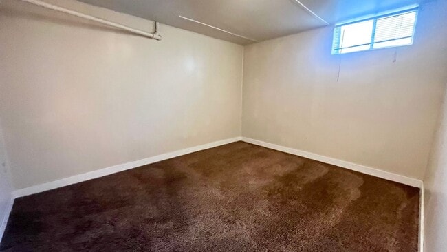 Building Photo - 2583-2585 S 700 E