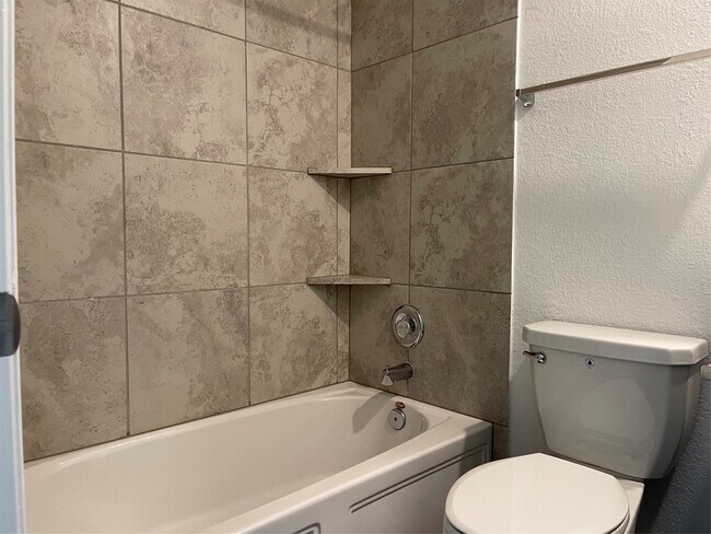 Building Photo - 9034 Beacon Mill Dr