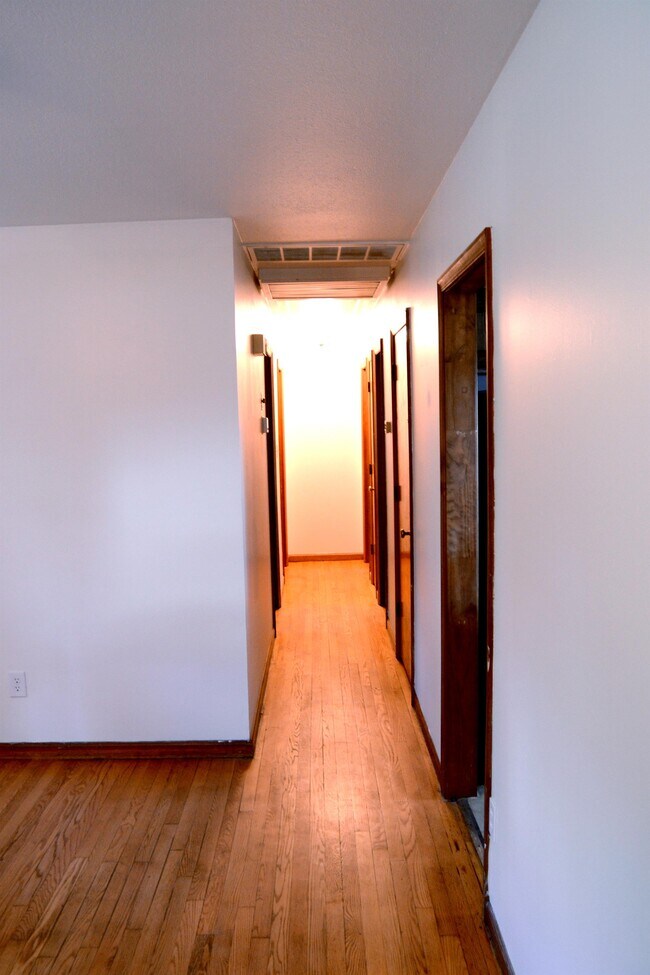 Building Photo - 279 Poe Dr