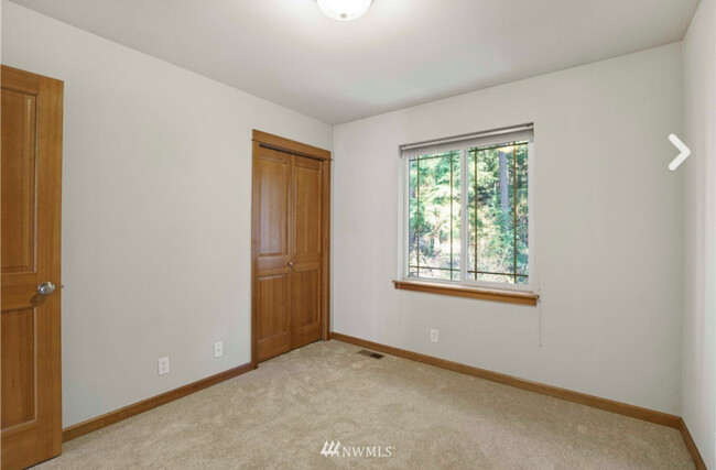 Building Photo - 16532 Lemolo Shore Dr NE