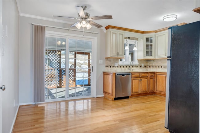 Building Photo - 518 Hillview Dr