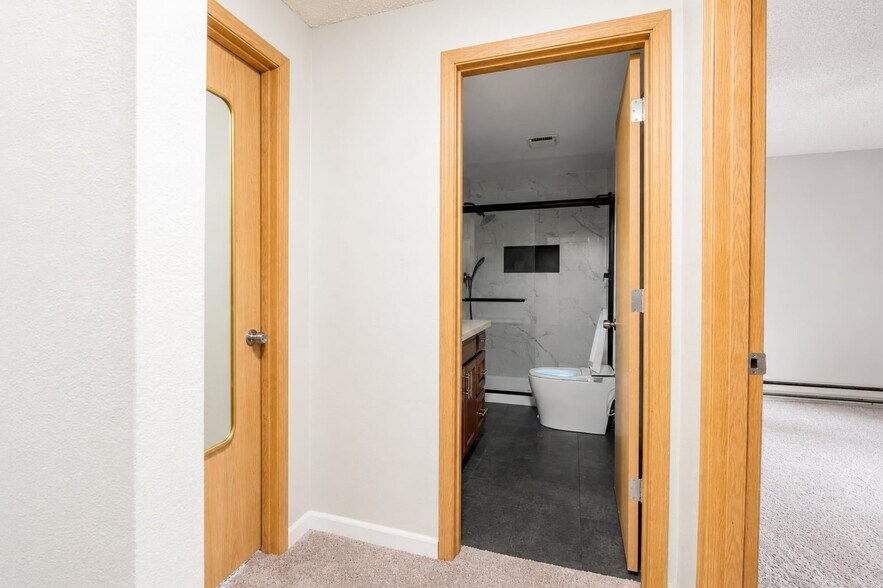 Building Photo - 4827 S 56th St