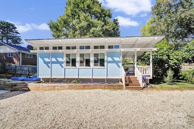 Building Photo - 3222 Clark St