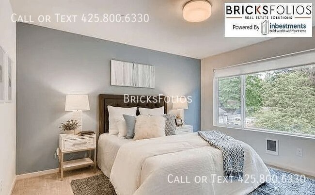 Building Photo - Don’t Miss This! Stunning Corner-Unit Lynnwood Townhome with Guest Suite