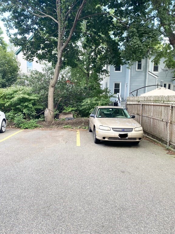 Building Photo - 135 Central St