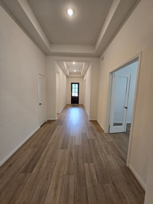 Building Photo - 1420 Florecer Ln