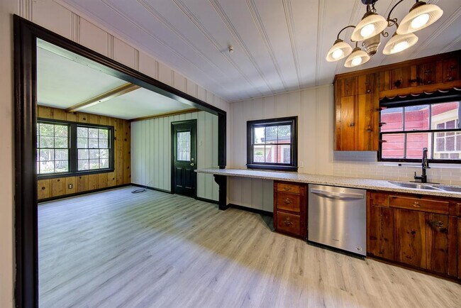 Building Photo - 5233 Brinkman St