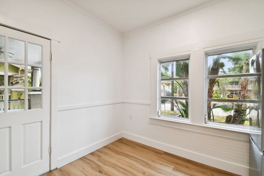 Building Photo - 215 S Howard Ave