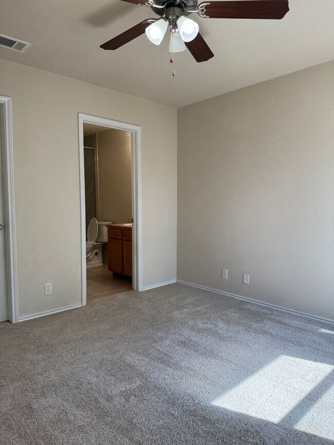 Building Photo - 400 Blue Shale Dr