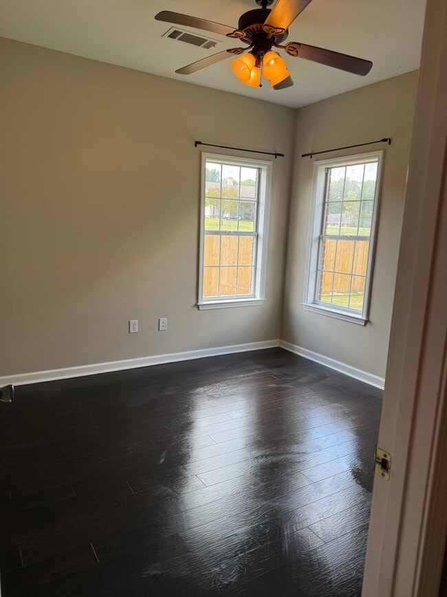 Building Photo - Beautiful 3 Bedroom 2 Bath in country setting