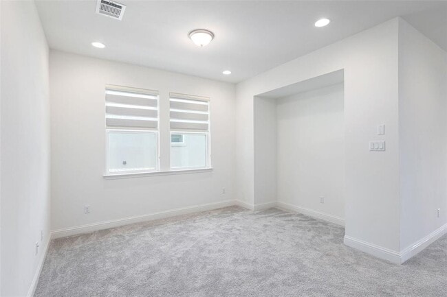 Building Photo - 4413 Edgewater Dr