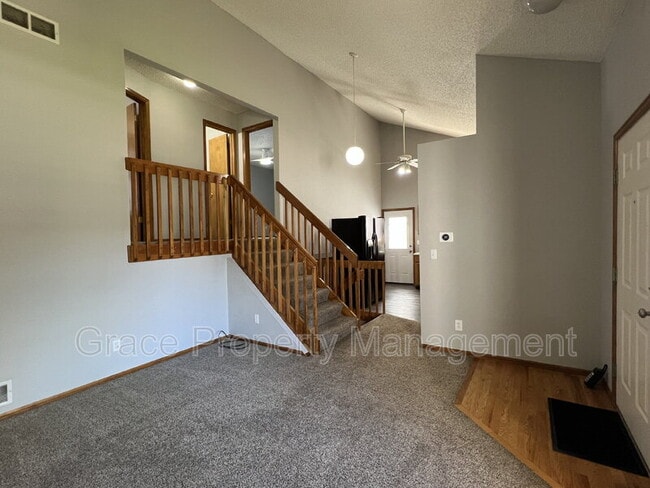 Building Photo - 10030 Umatilla Way