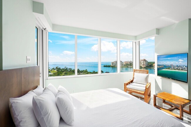 Building Photo - 400 South Pointe Dr