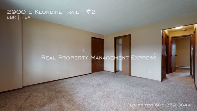 Building Photo - 2900 E Klondike Trail