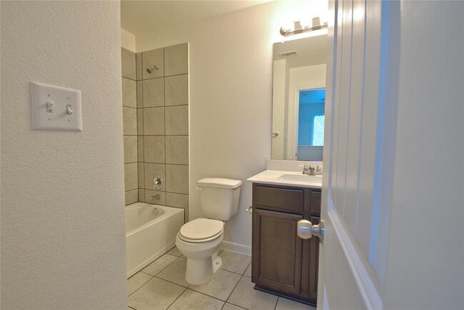 Building Photo - 4711 Giordano Dr