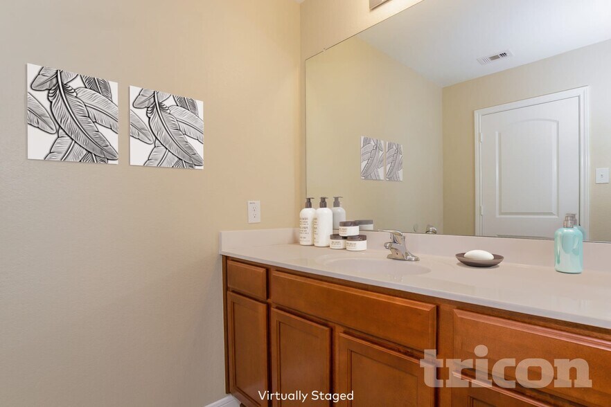 Building Photo - 520 Red Dusk Paint Dr
